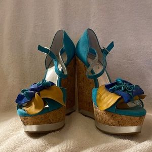 Barely worn Charles David wedges 5.5